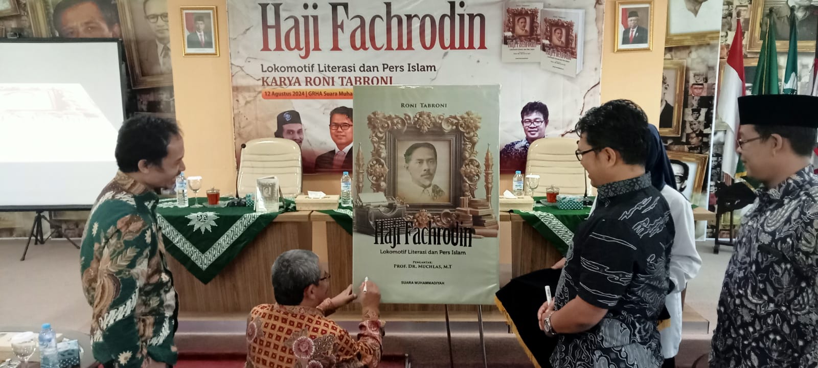 Peluncuran Buku Haji Fachrodin