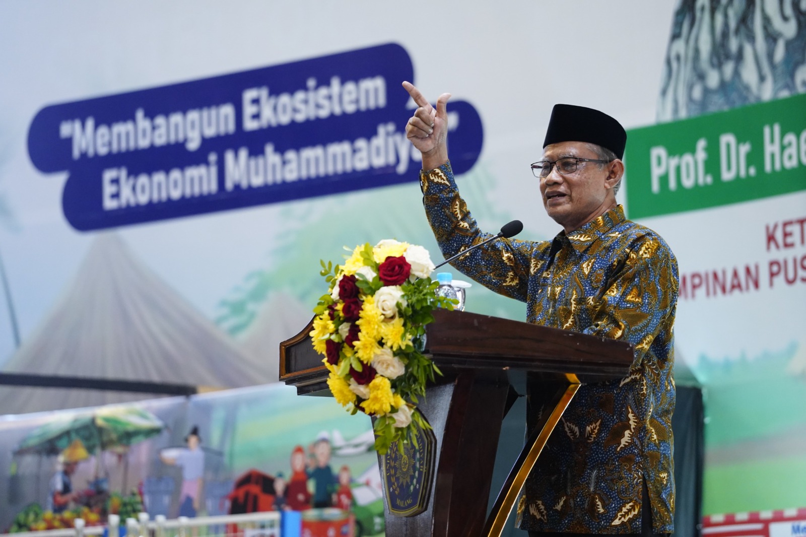 Prof Dr Haedar Nashir M.Si menyampaikan sambutannya dalam Rakornas Bidang Ekonomi Pimpinan Pusat Muhammadiyah di Dome UMM (26/2).