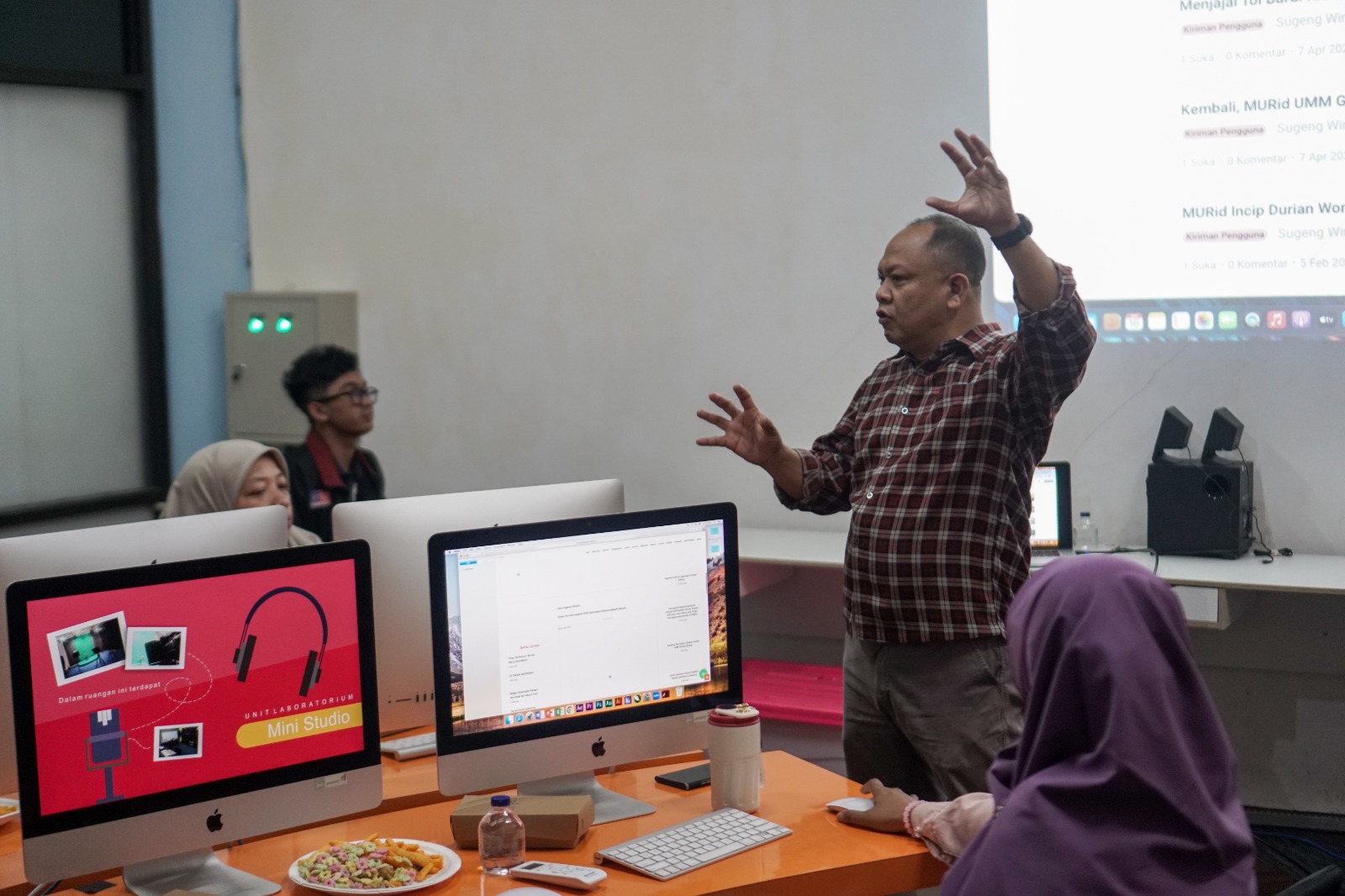 Sejumlah 16 guru SD Aisyiyah Kamila mengikuti pelatihan membangun citra sekolah di media sosial.