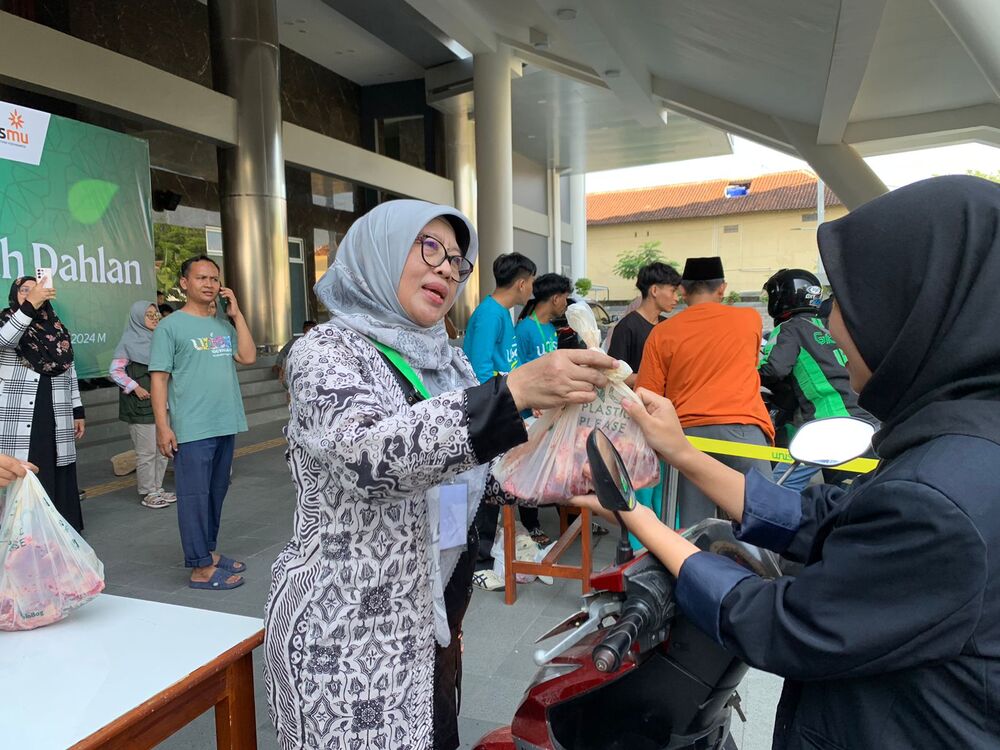 Pembagian hewan kurban UNISA Yogyakarta