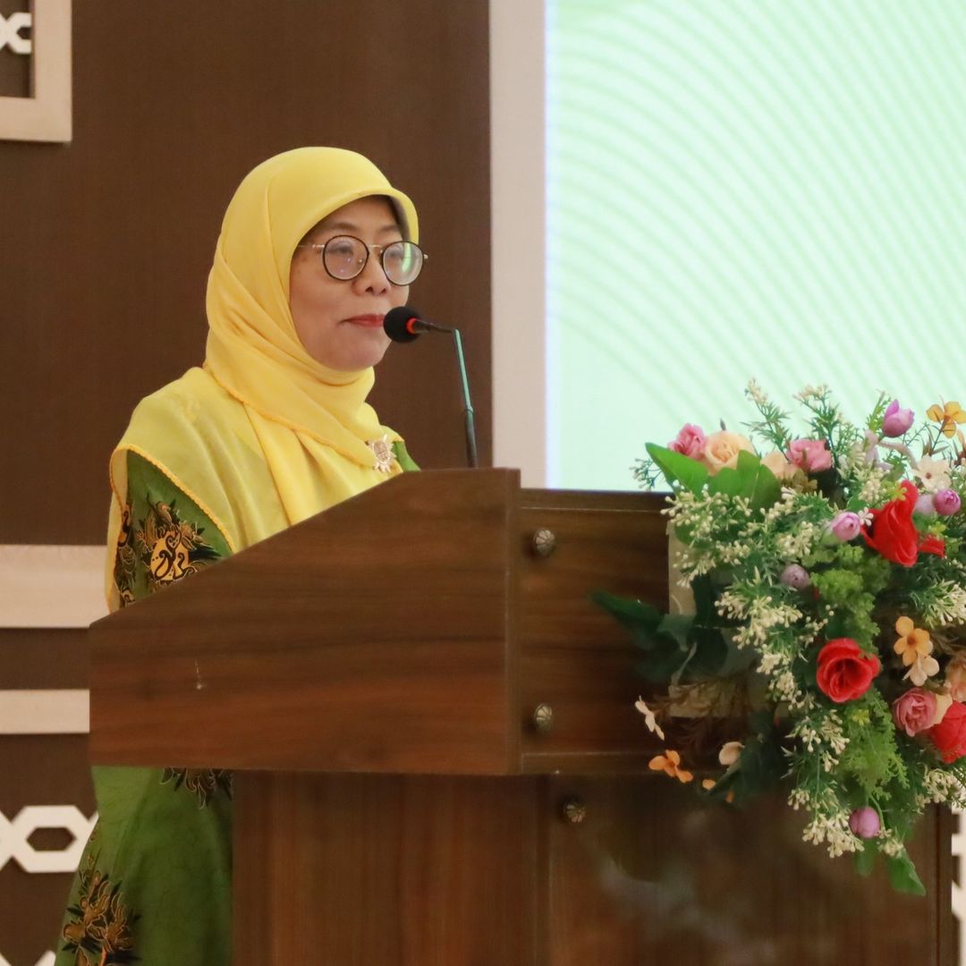 Ketua Umum Pimpinan Pusat Aisyiyah Dr Apt Salmah Orbayinah, MKes