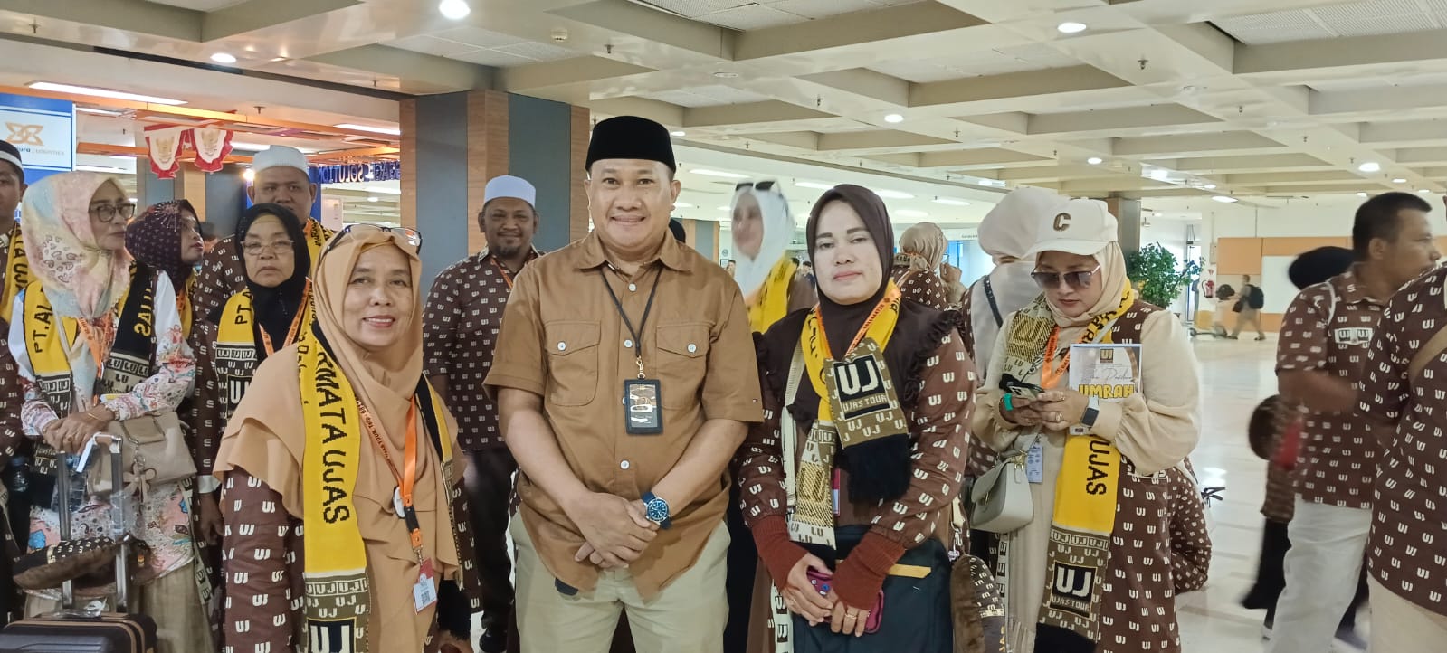 Unismuh Berangkatkan Umrah Milad 107 Muhammadiyah